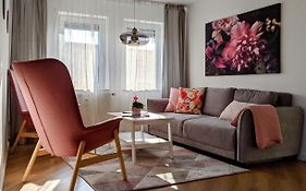 Cozy Apartment With Parking Garage Near Outlet